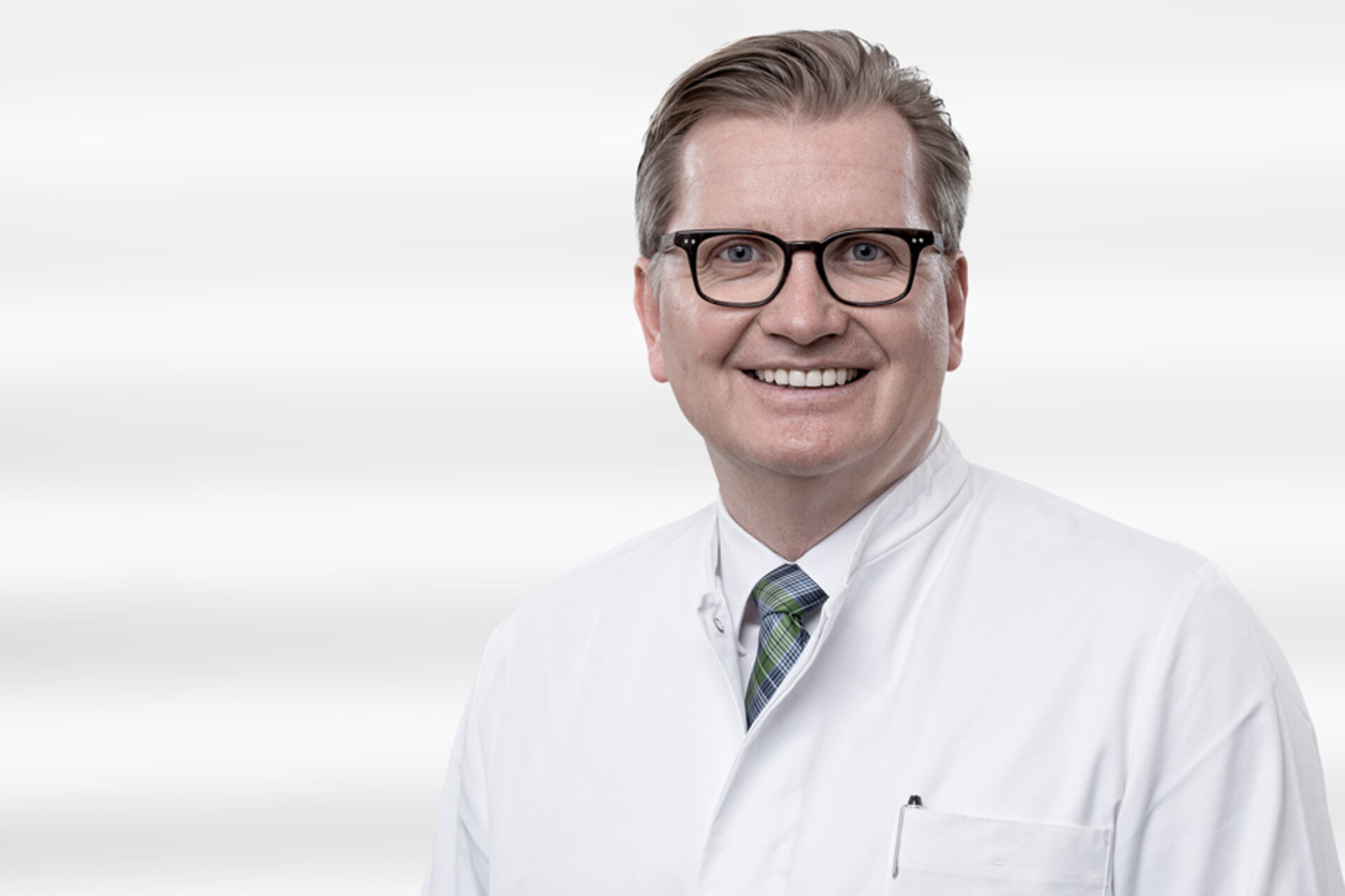 Prof. Dr. Noah » Plastischer Chirurg │ NOAHMEN